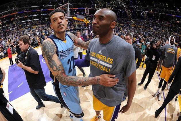 LOS ANGELES, CA - MARCH 22:  Kobe Bryant #24 of the Los Angeles Lakers greets Matt Barnes #22 of the Memphis Grizzlies after the game on March 22, 2016 at STAPLES Center in Los Angeles, California. NOTE TO USER: User expressly acknowledges and agrees that, by downloading and/or using this Photograph, user is consenting to the terms and conditions of the Getty Images License Agreement. Mandatory Copyright Notice: Copyright 2016 NBAE (Photo by Andrew D. Bernstein/NBAE via Getty Images)