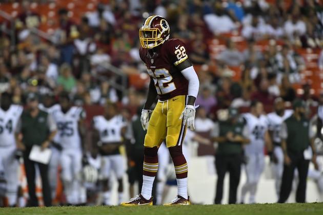 LANDOVER, MD - AUGUST 19:   Cornerback Deshazor Everett #22 of the Washington Redskins runs the ball during the game between the Washington Redskins and the New York Jets at FedExField on August 19, 2016 in Landover, Maryland.  The Redskins defeated the Jets 22-18. (Photo by Larry French/Getty Images)