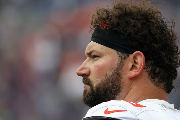 BALTIMORE, MD - SEPTEMBER 17:  Offensive tackle Joe Thomas #73 of the Cleveland Browns on the field against the Baltimore Ravens at M&T Bank Stadium on September 17, 2017 in Baltimore, Maryland.  (Photo by Rob Carr/Getty Images)