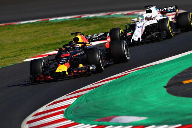 MONTMELO, SPAIN - MARCH 07: Daniel Ricciardo of Australia driving the (3) Aston Martin Red Bull Racing RB14 TAG Heuer leads Sergey Sirotkin of Russia driving the (35) Williams Martini Racing FW41 Mercedes on track during day two of F1 Winter Testing at Circuit de Catalunya on March 7, 2018 in Montmelo, Spain.  (Photo by Mark Thompson/Getty Images)