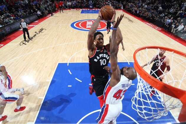 AUBURN HILLS, MI - MARCH 7:  DeMar DeRozan #10 of the Toronto Raptors drives to the basket against the Detroit Pistons on March 7, 2018 at The Palace of Auburn Hills in Auburn Hills, Michigan. NOTE TO USER: User expressly acknowledges and agrees that, by downloading and/or using this photograph, User is consenting to the terms and conditions of the Getty Images License Agreement. Mandatory Copyright Notice: Copyright 2018 NBAE (Photo by Brian Sevald/NBAE via Getty Images)