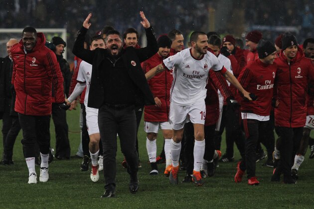 ROME, ITALY - FEBRUARY 28: AC Milan head coach Gennaro Gattuso and Leonardo Bonucci with his teammates of AC Milan celebrate the victory after the TIM Cup match between SS Lazio and AC Milan at Olimpico Stadium on February 28, 2018 in Rome, Italy.  (Photo by Paolo Bruno/Getty Images)