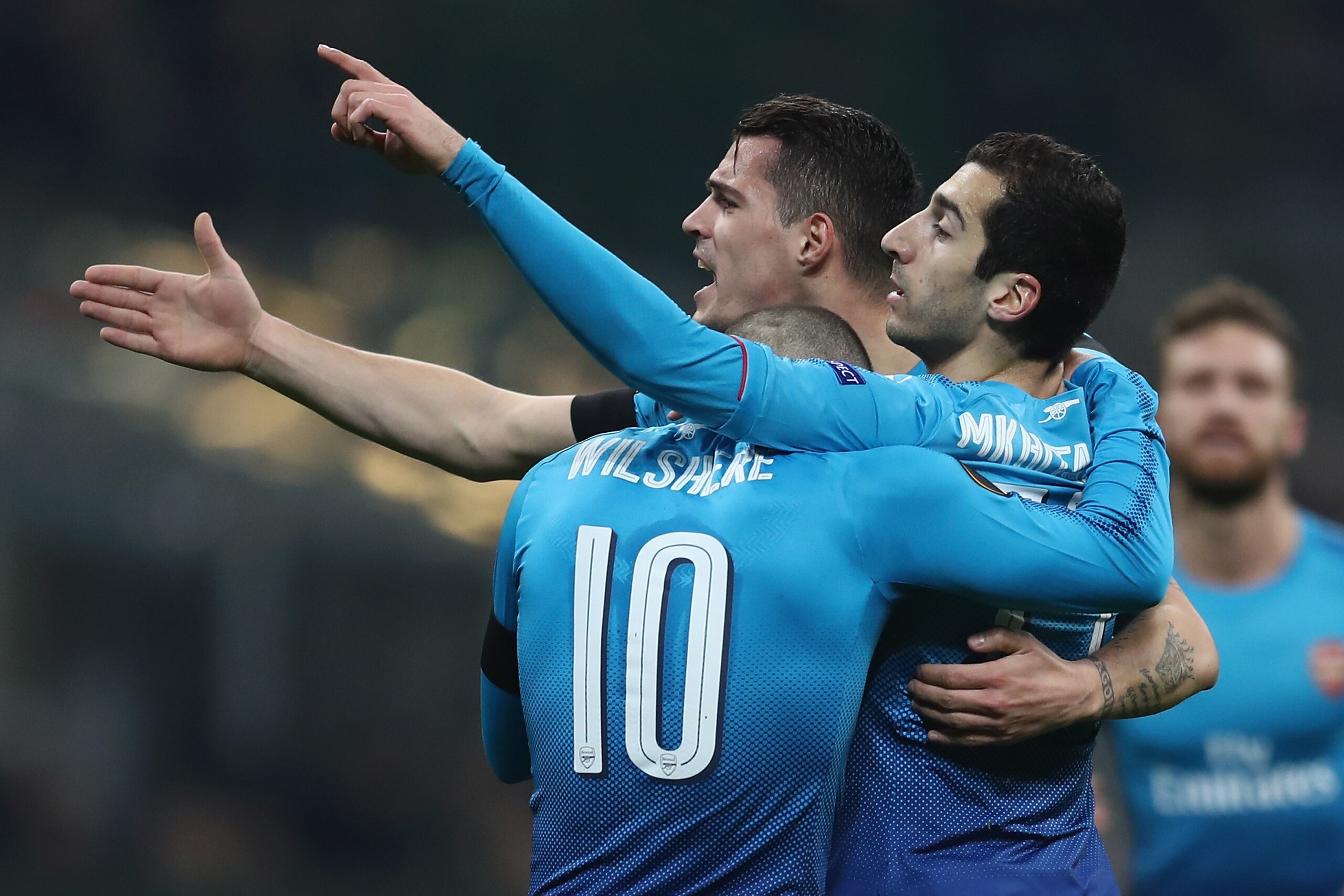 MILAN, ITALY - MARCH 08:  Henrikh Mkhitaryan of Arsenal celebrates with team-mates after scoring during the UEFA Europa League Round of 16 match between AC Milan and Arsenal at the San Siro on March 8, 2018 in Milan, Italy.  (Photo by Catherine Ivill/Getty Images)