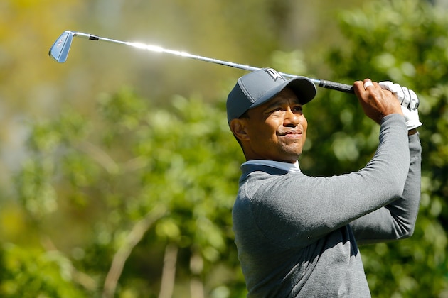PALM HARBOR, FL - MARCH 08:  Tiger Woods plays his shot from the fourth tee during the first round of the Valspar Championship at Innisbrook Resort Copperhead Course on March 8, 2018 in Palm Harbor, Florida.  (Photo by Michael Reaves/Getty Images)