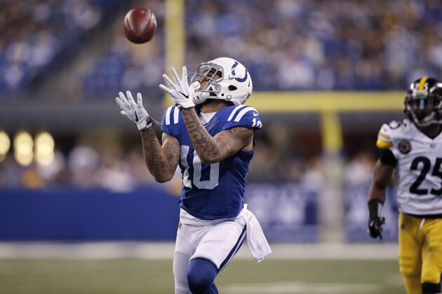 INDIANAPOLIS, IN - NOVEMBER 12: Donte Moncrief #10 of the Indianapolis Colts makes a 60-yard touchdown catch in the second quarter of a game against the Pittsburgh Steelers at Lucas Oil Stadium on November 12, 2017 in Indianapolis, Indiana. The Steelers won 20-17. (Photo by Joe Robbins/Getty Images)