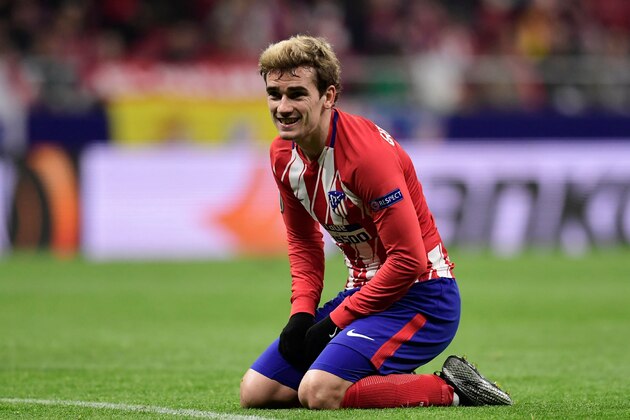 Atletico Madrid's French forward Antoine Griezmann gestures during the Europa League Round of 16 first leg football match between Club Atletico de Madrid and FC Lokomotiv Moscow at the Wanda Metropolitano stadium in Madrid on March 8, 2018. / AFP PHOTO / JAVIER SORIANO        (Photo credit should read JAVIER SORIANO/AFP/Getty Images)