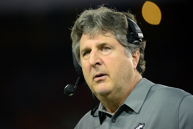 TUCSON, AZ - OCTOBER 28:  Mike Leach head coach of the Washington State Cougars looks on during the game against the Arizona Wildcats at Arizona Stadium on October 28, 2017 in Tucson, Arizona.  (Photo by Jennifer Stewart/Getty Images)