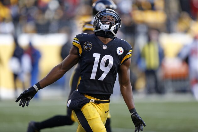 Pittsburgh Steelers wide receiver JuJu Smith-Schuster (19) celebrates his touchdown during the first half of an NFL football game against the Cleveland Browns in Pittsburgh, Sunday, Dec. 31, 2017. (AP Photo/Keith Srakocic)