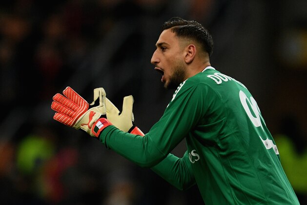MILAN, ITALY - FEBRUARY 18:  Gianluigi Donnarumma of AC Milan reacts during the serie A match between AC Milan and UC Sampdoria at Stadio Giuseppe Meazza on February 18, 2018 in Milan, Italy.  (Photo by Claudio Villa/Getty Images)