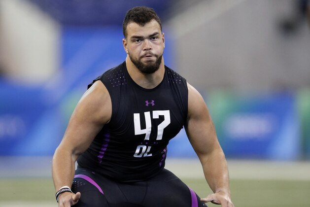 INDIANAPOLIS, IN - MARCH 02: Texas offensive lineman Connor Williams in action during the 2018 NFL Combine at Lucas Oil Stadium on March 2, 2018 in Indianapolis, Indiana. (Photo by Joe Robbins/Getty Images)