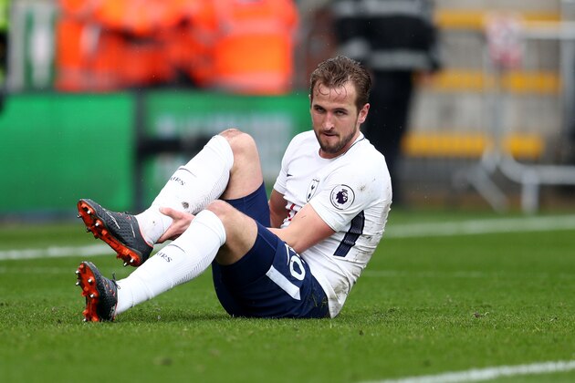 BOURNEMOUTH, ENGLAND - MARCH 11: An injured Harry Kane of Tottenham Hotspur holds his ankle during the Premier League match between AFC Bournemouth and Tottenham Hotspur at Vitality Stadium on March 10, 2018 in Bournemouth, England. (Photo by Catherine Ivill/Getty Images)