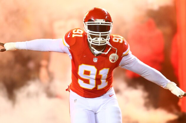 KANSAS CITY, MP - JANUARY 15:  Outside linebacker Tamba Hali #91 of the Kansas City Chiefs enters the field during pre game introductions before the game against the Pittsburgh Steelers in the AFC Divisional Playoff game at Arrowhead Stadium on January 15, 2017 in Kansas City, Missouri.  (Photo by Dilip Vishwanat/Getty Images)