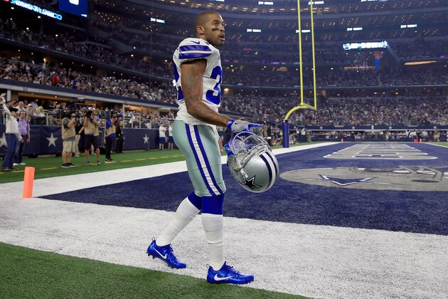 ARLINGTON, TX - SEPTEMBER 10: Orlando Scandrick #32 of the Dallas Cowboys walks to the locker room after being injured on a play against the New York Giants in the first half at AT&T Stadium on September 10, 2017 in Arlington, Texas.  (Photo by Tom Pennington/Getty Images)