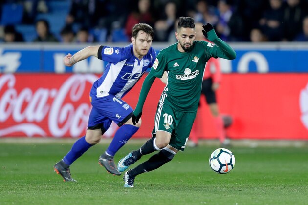VITORIA GASTEIZ, SPAIN - MARCH 12: (L-R) Ibai Gomez of Deportivo Alaves, Ryad Boudebouz of Real Betis during the La Liga Santander  match between Deportivo Alaves v Real Betis Sevilla at the Estadio de Mendizorroza on March 12, 2018 in Vitoria Gasteiz Spain (Photo by David S. Bustamante/Soccrates/Getty Images)