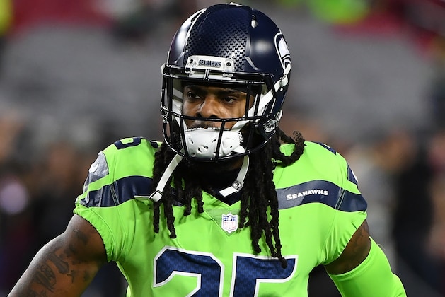 GLENDALE, AZ - NOVEMBER 09:  Richard Sherman #25 of the Seattle Seahawks prepares for a game against the Arizona Cardinals at University of Phoenix Stadium on November 9, 2017 in Glendale, Arizona.  (Photo by Norm Hall/Getty Images)