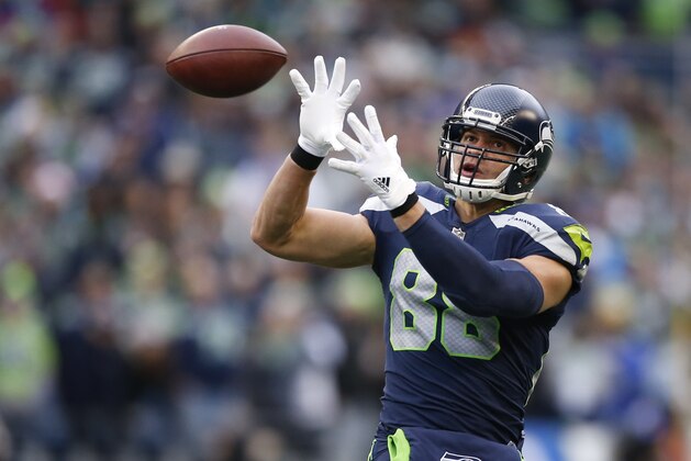 SEATTLE, WA - DECEMBER 17:  Tight end Jimmy Graham #88 of the Seattle Seahawks makes a reception against the Los Angeles Rams during the 2nd quarter of the game at CenturyLink Field on December 17, 2017 in Seattle, Washington.  (Photo by Otto Greule Jr /Getty Images)