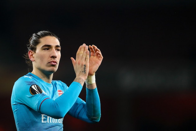 LONDON, ENGLAND - FEBRUARY 22: Hector Bellerin of Arsenal applauds during UEFA Europa League Round of 32 match between Arsenal and Ostersunds FK at the Emirates Stadium on February 22, 2018 in London, United Kingdom. (Photo by Matthew Ashton - AMA/Getty Images)