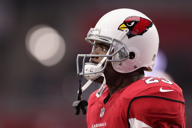 GLENDALE, AZ - NOVEMBER 26:  Running back Adrian Peterson #23 of the Arizona Cardinals warms up before the NFL game against the Jacksonville Jaguars at the University of Phoenix Stadium on November 26, 2017 in Glendale, Arizona. The Cardinals defeated the Jaguars  27-24.  (Photo by Christian Petersen/Getty Images)