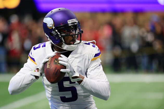 ATLANTA, GA - DECEMBER 03: Teddy Bridgewater #5 of the Minnesota Vikings warms up prior to the game against the Atlanta Falcons at Mercedes-Benz Stadium on December 3, 2017 in Atlanta, Georgia. (Photo by Daniel Shirey/Getty Images)