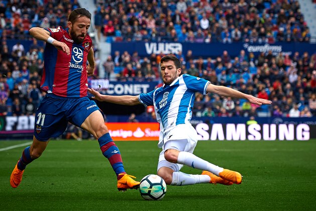 VALENCIA, SPAIN - MARCH 04:  Jose luis Morales (L) of Levante competes for the ball with Aaron Martin of Espanyol during the La Liga match between Levante and Espanyol at Ciutat de Valencia Stadium on March 4, 2018 in Valencia, Spain.  (Photo by Quality Sport Images/Getty Images)