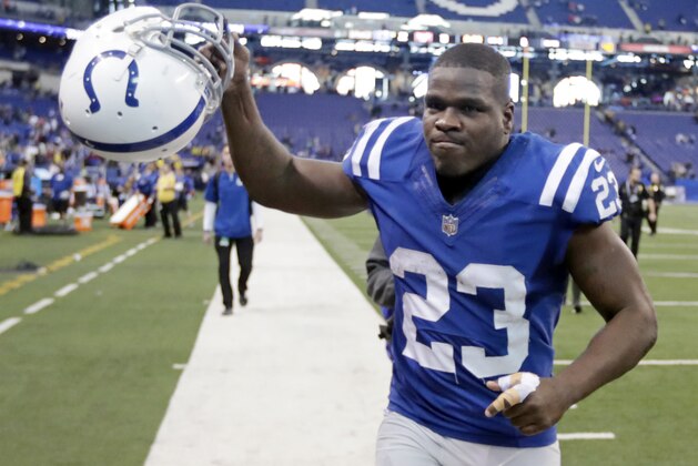 Indianapolis Colts' Frank Gore runs off the field following an NFL football game against the Houston Texans, Sunday, Dec. 31, 2017, in Indianapolis.The Colts won 22-13. (AP Photo/Michael Conroy)