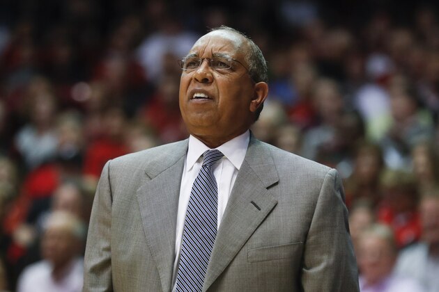 Memphis head coach Tubby Smith directs his players from the bench in the first half of an NCAA college basketball game against Cincinnati , Thursday, Feb. 23, 2017, in Cincinnati. Cincinnati won 87-74. (AP Photo/John Minchillo)