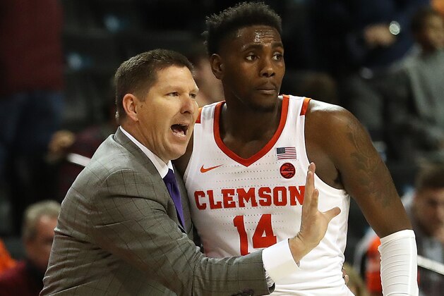 NEW YORK, NY - MARCH 08:  Head Coach Brad Brownell of the Clemson Tigers speaks to Elijah Thomas #14 during the quarterfinals of the ACC Men's Basketball Tournament at the  Barclays Center on March 8, 2018 in New York City.  (Photo by Al Bello/Getty Images)