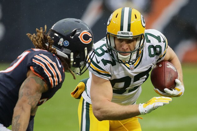 CHICAGO, IL - NOVEMBER 12:  Jordy Nelson #87 of the Green Bay Packers moves after a catch against    Cre'von LeBlanc #22 of the Chicago Bears at Soldier Field on November 12, 2017 in Chicago, Illinois. The Packers defeated the Bears 23-16.  (Photo by Jonathan Daniel/Getty Images)