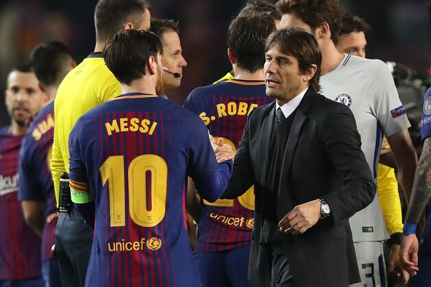 BARCELONA, SPAIN - MARCH 14: Lionel Messi of FC Barcelona and Chelsea manager Antonio Conte are seen during the UEFA Champions League Round of 16 Second Leg match FC Barcelona and Chelsea FC at Camp Nou on March 14, 2018 in Barcelona, Spain. (Photo by Ian MacNicol/Getty Images)