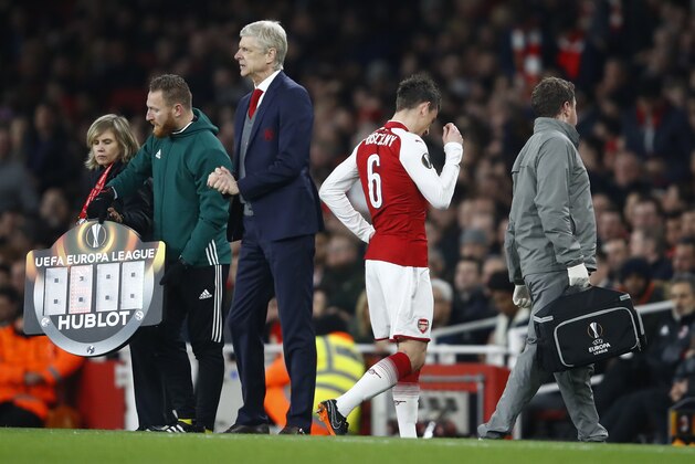 LONDON, ENGLAND - MARCH 15: Arsene Wenger of Arsenal looks on as Laurent Koscielny leaves the pitch injured during the UEFA Europa League Round of 16 Second Leg match between Arsenal and AC Milan at Emirates Stadium on March 15, 2018 in London, England.  (Photo by Julian Finney/Getty Images)