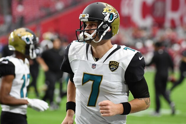 GLENDALE, AZ - NOVEMBER 26:  Chad Henne #7 of the Jacksonville Jaguars prepares for a game against the Arizona Cardinals at University of Phoenix Stadium on November 26, 2017 in Glendale, Arizona.  (Photo by Norm Hall/Getty Images)
