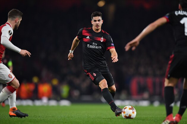 AC Milan's Portuguese striker André Silva controls the ball during the UEFA Europa League round of 16 second-leg football match  between Arsenal and AC Milan at the Emirates Stadium in London on March 15, 2018.  / AFP PHOTO / Ben STANSALL        (Photo credit should read BEN STANSALL/AFP/Getty Images)