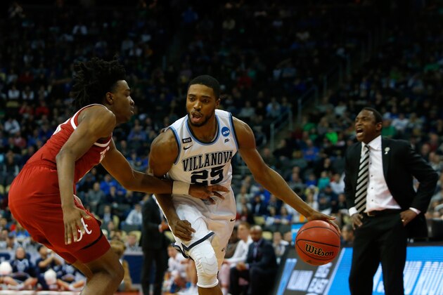 PITTSBURGH, PA - MARCH 17:  Head coach Avery Johnson of the Alabama Crimson Tide shouts as Mikal Bridges #25 of the Villanova Wildcats dribbles against Herbert Jones #10 during the first half in the second round of the 2018 NCAA Men's Basketball Tournament at PPG PAINTS Arena on March 17, 2018 in Pittsburgh, Pennsylvania.  (Photo by Justin K. Aller/Getty Images)
