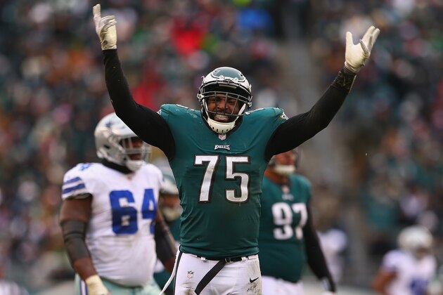 PHILADELPHIA, PA - DECEMBER 31:  Defensive end Vinny Curry #75 of the Philadelphia Eagles celebrates a holding penalty called against the Dallas Cowboys during the second quarter of the game at Lincoln Financial Field on December 31, 2017 in Philadelphia, Pennsylvania.  (Photo by Mitchell Leff/Getty Images)