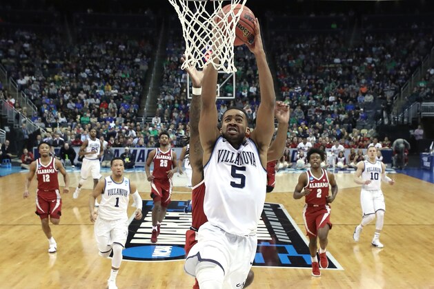 PITTSBURGH, PA - MARCH 17:  Phil Booth #5 of the Villanova Wildcats dunks the ball against John Petty #23 of the Alabama Crimson Tide during the second half in the second round of the 2018 NCAA Men's Basketball Tournament at PPG PAINTS Arena on March 17, 2018 in Pittsburgh, Pennsylvania.  (Photo by Rob Carr/Getty Images)