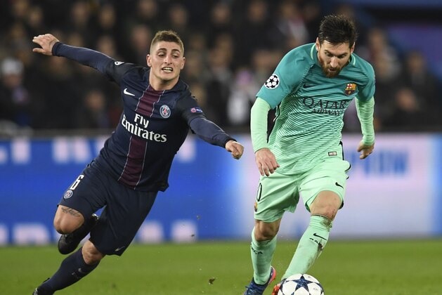 TOPSHOT - Barcelona's Argentinian forward Lionel Messi (R) vies with Paris Saint-Germain's Italian midfielder Marco Verratti during the UEFA Champions League round of 16 first leg football match between Paris Saint-Germain and FC Barcelona on February 14, 2017 at the Parc des Princes stadium in Paris. / AFP / CHRISTOPHE SIMON        (Photo credit should read CHRISTOPHE SIMON/AFP/Getty Images)