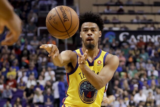 Golden State Warriors guard Quinn Cook plays against the Phoenix Suns during an NBA basketball game in Phoenix, Sunday, March 18, 2018. (AP Photo/Chris Carlson)