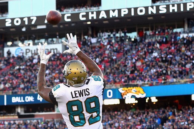 FOXBOROUGH, MA - JANUARY 21:  Marcedes Lewis #89 of the Jacksonville Jaguars catches a touchdown pass in the first quarter during the AFC Championship Game against the New England Patriots at Gillette Stadium on January 21, 2018 in Foxborough, Massachusetts.  (Photo by Maddie Meyer/Getty Images)