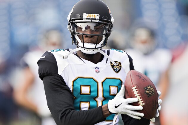 NASHVILLE, TN - DECEMBER 31:  Allen Hurns #88 of the Jacksonville Jaguars warms up before a game against the Tennessee Titans at Nissan Stadium on December 31, 2017 in Nashville, Tennessee.  The Titans defeated the Jaguars 15-10.  (Photo by Wesley Hitt/Getty Images)