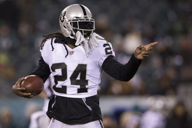 PHILADELPHIA, PA - DECEMBER 25: Marshawn Lynch #24 of the Oakland Raiders warms up prior to the game against the Philadelphia Eagles at Lincoln Financial Field on December 25, 2017 in Philadelphia, Pennsylvania. (Photo by Mitchell Leff/Getty Images)