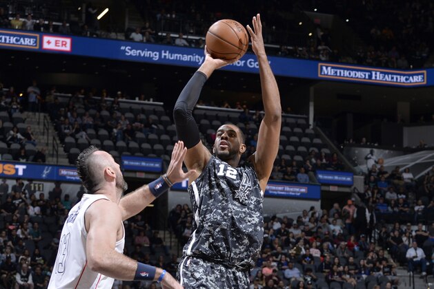SAN ANTONIO, TX - MARCH 21: LaMarcus Aldridge #12 of the San Antonio Spurs shoots the ball against the Washington Wizards on March 21, 2018 at the AT&T Center in San Antonio, Texas. NOTE TO USER: User expressly acknowledges and agrees that, by downloading and/or using this photograph, user is consenting to the terms and conditions of the Getty Images License Agreement. Mandatory Copyright Notice: Copyright 2018 NBAE (Photos by Mark Sobhani/NBAE via Getty Images)