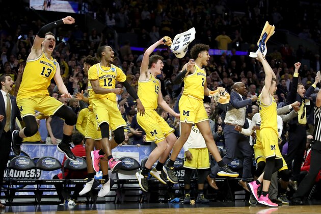 LOS ANGELES, CA - MARCH 22:  The Michigan Wolverines bench celebrates in the games final minutes against the Texas A&M Aggies in the 2018 NCAA Men's Basketball Tournament West Regional at Staples Center on March 22, 2018 in Los Angeles, California.  (Photo by Ezra Shaw/Getty Images)
