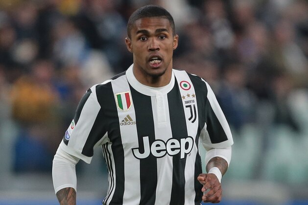 TURIN, ITALY - MARCH 14:  Douglas Costa of Juventus FC in action during the serie A match between Juventus and Atalanta BC at Allianz Stadium on March 14, 2018 in Turin, Italy.  (Photo by Emilio Andreoli/Getty Images)