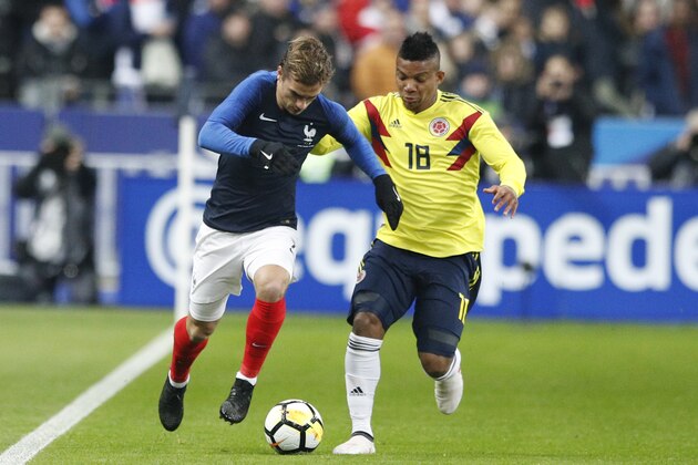 France's Antoine Griezmann, left, challenges for the ball with Colombia's Frank Fabra during a friendly soccer match between France and Colombia, at the Stade de France stadium in Saint-Denis, outside Paris, France, Friday March 23, 2018. (AP Photo/Francois Mori)