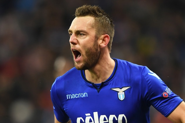Lazios Stefan de Vrij celebrates his scoring during UEFA Europa League round 16 second-leg football match FC Dynamo Kiev vs SS Lazio Rome at the Olympiyski Stadium in Kiev on March 15, 2018.  / AFP PHOTO / SERGEI SUPINSKY        (Photo credit should read SERGEI SUPINSKY/AFP/Getty Images)