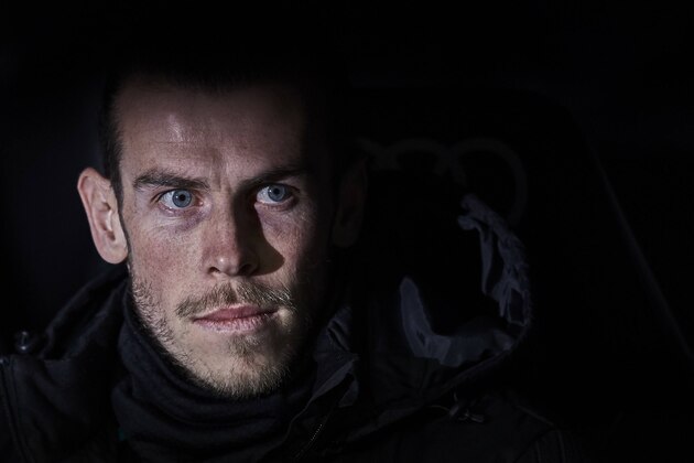 MADRID, SPAIN - MARCH 18: Gareth Bale of Real Madrid CF looks on form the bench prior to start the La Liga match between Real Madrid CF and Girona FC at Estadio Santiago Bernabeu on March 18, 2018 in Madrid, Spain. (Photo by Gonzalo Arroyo Moreno/Getty Images)