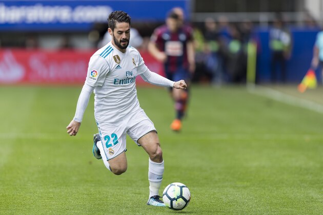 EIBAR, SPAIN - MARCH 10: Isco of Real Madrid during the La Liga Santander  match between Eibar v Real Madrid at the Estadio Municipal de Ipurua on March 10, 2018 in Eibar Spain (Photo by David S. Bustamante/Soccrates/Getty Images)