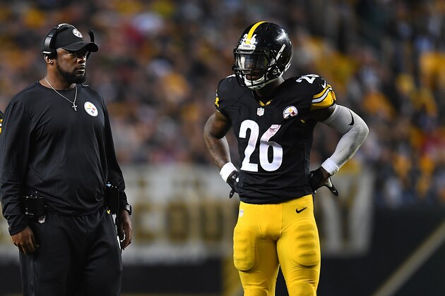 PITTSBURGH, PA - OCTOBER 02:  Antonio Brown #84 looks on alongside head coach Mike Tomlin and Le'Veon Bell #26 of the Pittsburgh Steelers during the game against the Kansas City Chiefs at Heinz Field on October 2, 2016 in Pittsburgh, Pennsylvania. (Photo by Joe Sargent/Getty Images) *** Local Caption ***