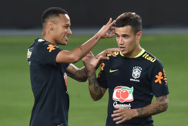 Brazil's Neymar (L) and Philippe Coutinho joke during a training in Lima on November 14, 2016 ahead of their WC 2018 qualifier against Peru.  / AFP / LUKA GONZALES        (Photo credit should read LUKA GONZALES/AFP/Getty Images)