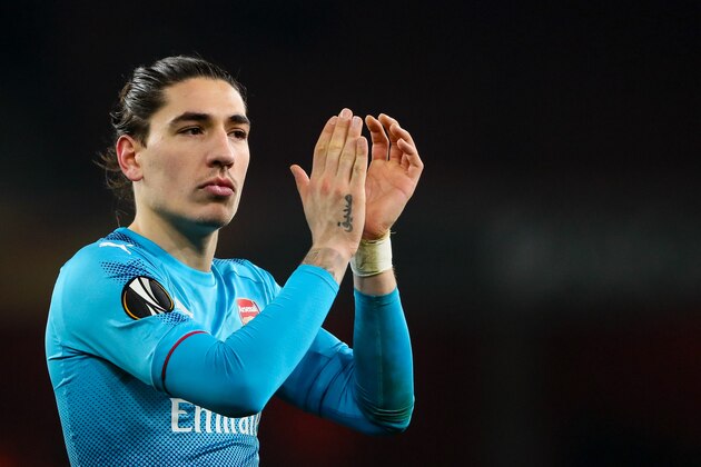 LONDON, ENGLAND - FEBRUARY 22: Hector Bellerin of Arsenal applauds during UEFA Europa League Round of 32 match between Arsenal and Ostersunds FK at the Emirates Stadium on February 22, 2018 in London, United Kingdom. (Photo by Matthew Ashton - AMA/Getty Images)